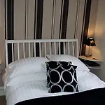 Lakes End Country Hotel