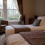 Lakes End Country Hotel