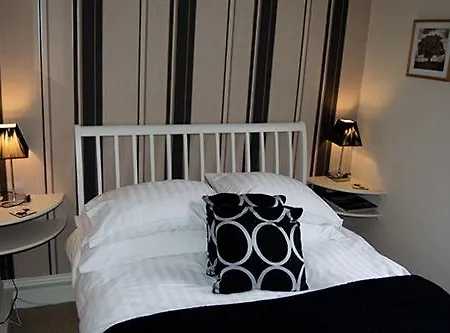 Lakes End Country Hotel