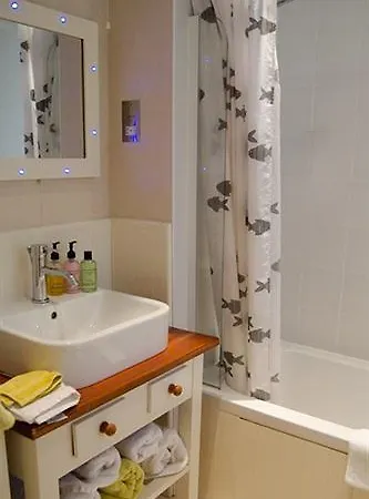 Ξενοδοχείο Lakes End Country 4*